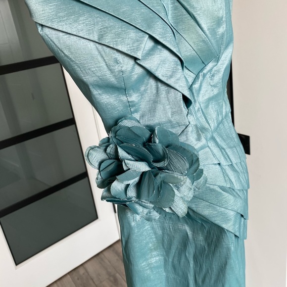 Strapless formal dress - Picture 3 of 7